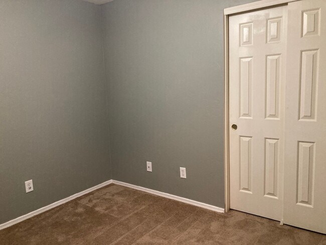 Building Photo - Northwest 3 Bedroom