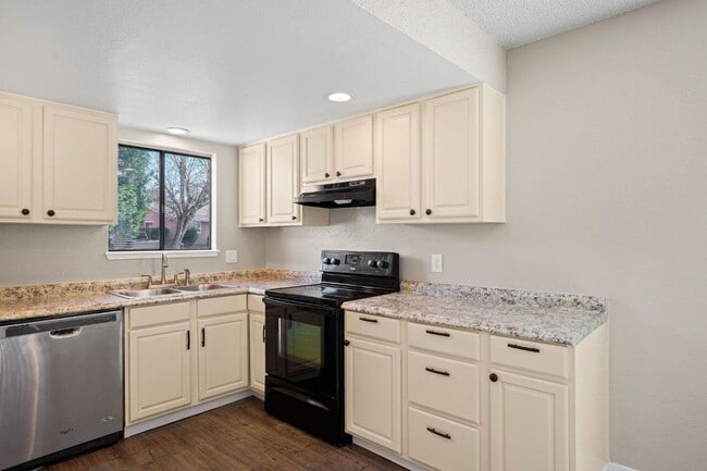 Building Photo - UPDATED DUPLEX FOR RENT IN CITRUS HEIGHTS, CA