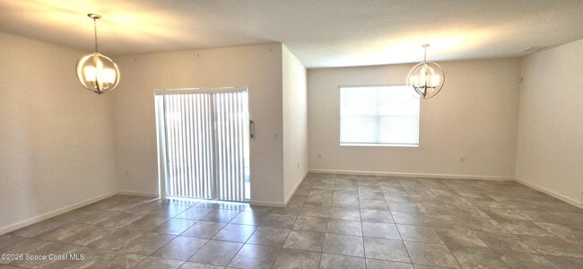 Building Photo - 242 Guinevere Dr SW