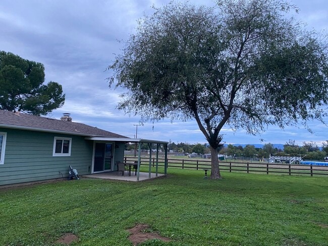 Building Photo - West-End Ramona 3BR Ranch on 2 Acres – Easy Poway Commute