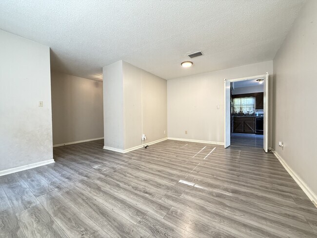 Building Photo - 246 Bowling Green Dr