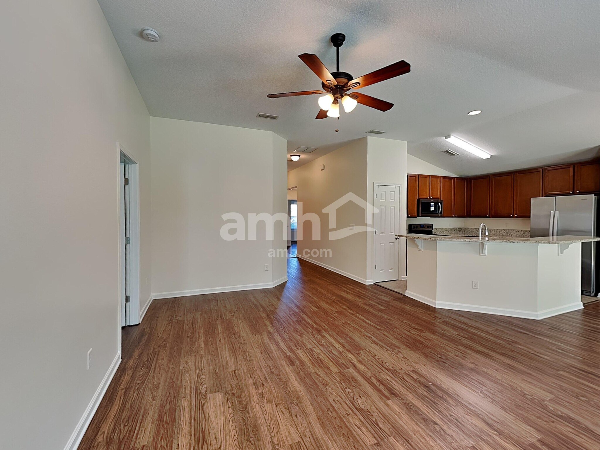 Building Photo - 351 N Twin Maple Rd