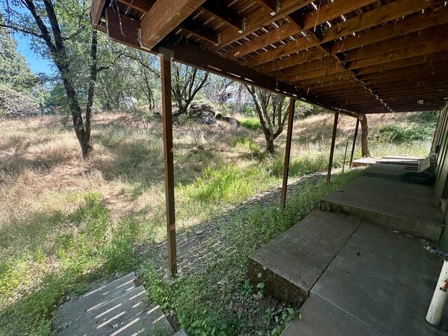 Building Photo - Charming 3 Bedroom 2 Bathroom Home Off Tyl...