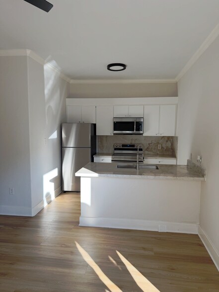 Kitchen - 3522 Beauchamp St