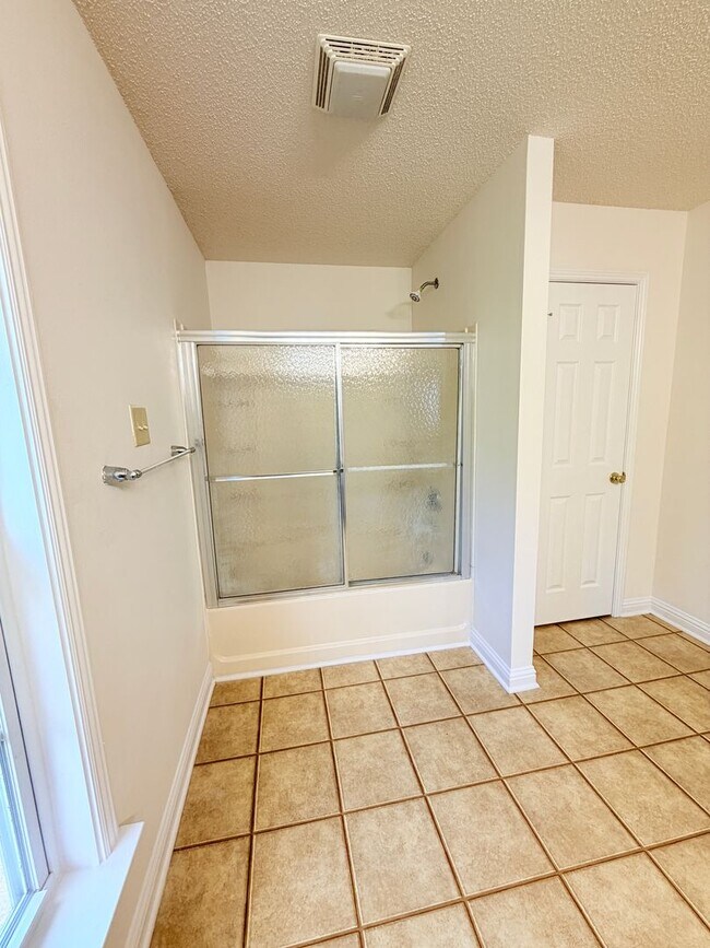 Building Photo - 2946 Heirloom Ln