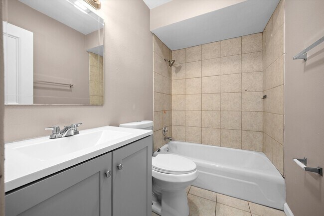 Building Photo - 11 Manor Dr