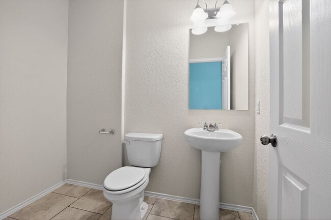 Building Photo - 4 Weeks Free!!! Beautiful 3 Bedroom Home in New Braunfels – Spacious Layout & Prime Location!