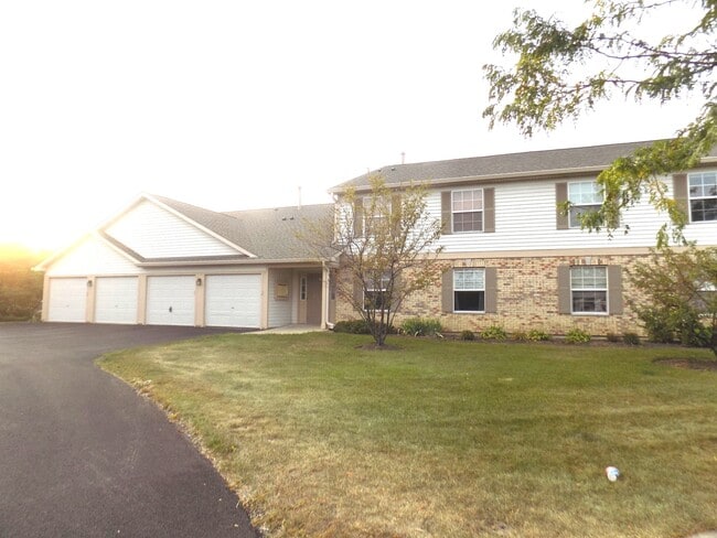 Primary Photo - 1303 N Red Oak Cir