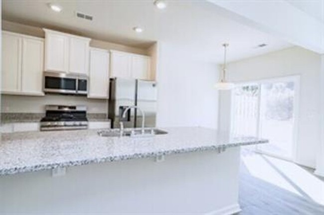 Building Photo - Spacious 3/2.5 Townhome Available February...