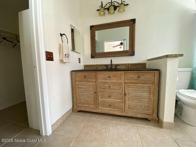 Building Photo - 403 Hayes Ave