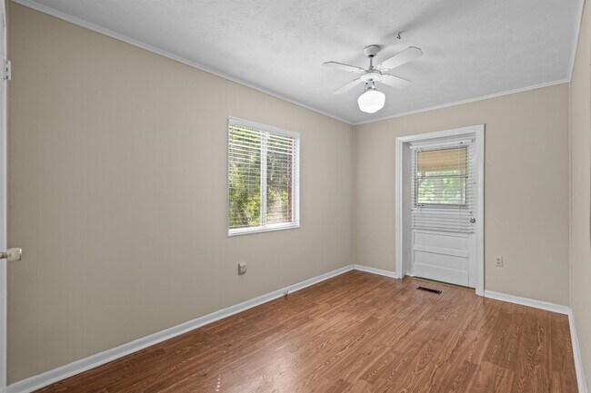 Building Photo - 253 Cowry Rd