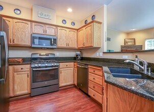 Building Photo - in town Kingston 3 bedroom townhome now available