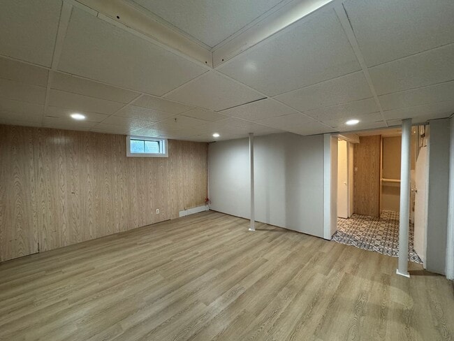 Building Photo - 20 Northwoods Cir