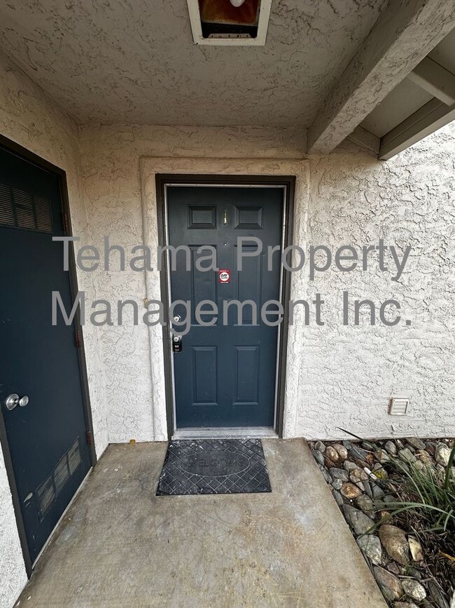 Building Photo - 1070 Lakeside Dr