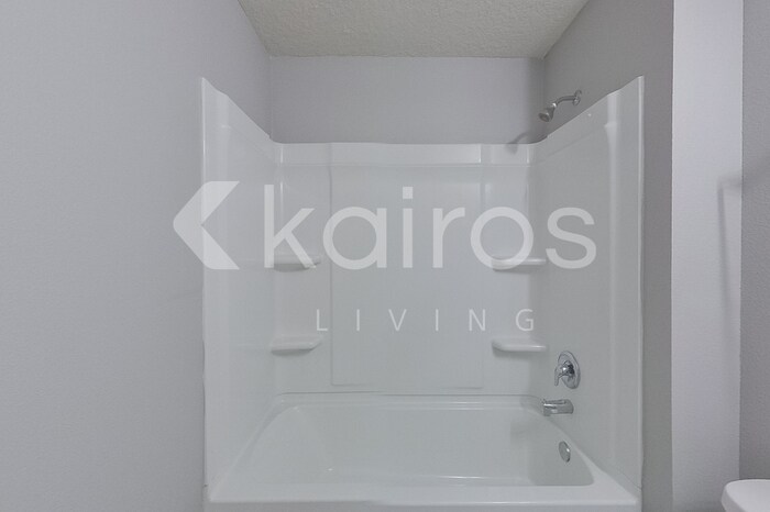 Building Photo - 1924 W Roseboro Dr