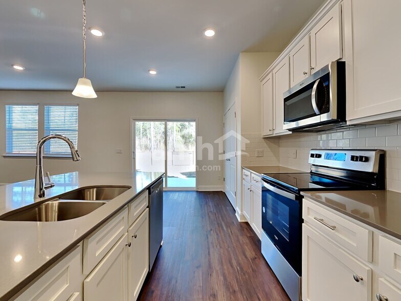 Building Photo - 127 Anthurium Dr