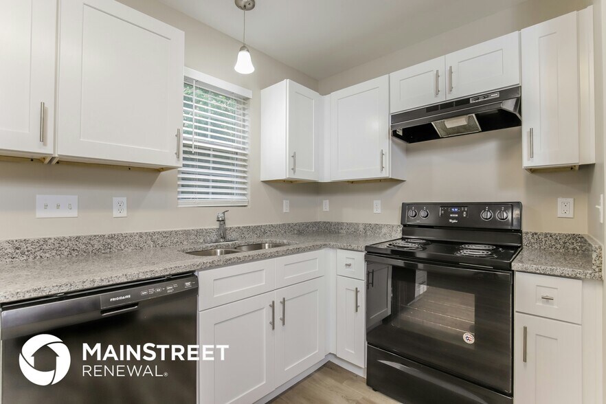 Building Photo - 1806 Savannas Run Dr