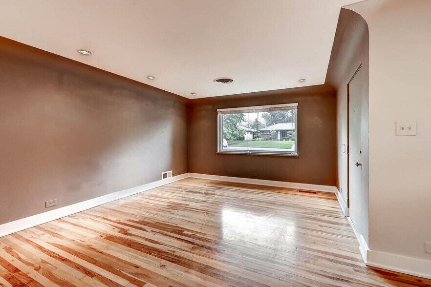 Living room - 1183 Forest Street