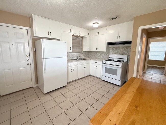 Building Photo - 3114 Hunt Trail