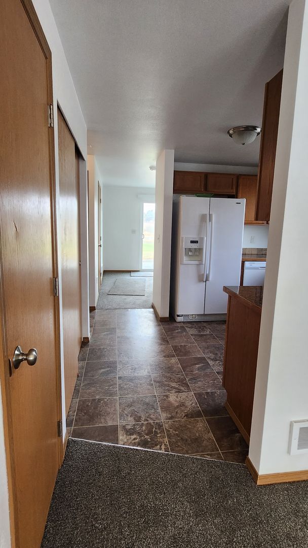 Building Photo - 2 bed 1 bath home in the country with park...