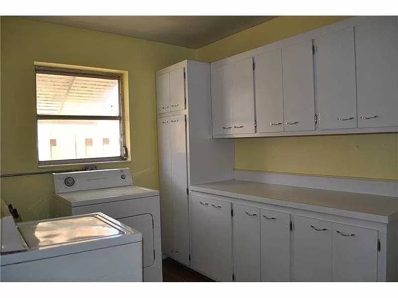 laundry room - 3345 Hayes St