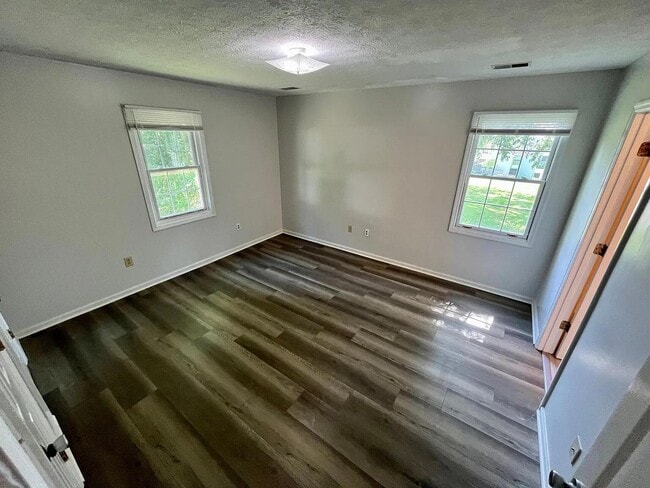 Building Photo - 1086 Duncan Ave