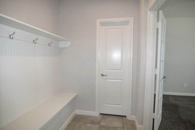 Building Photo - 548 Dunster Ln