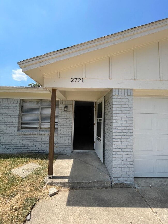 Building Photo - 2721 Ash Park Dr