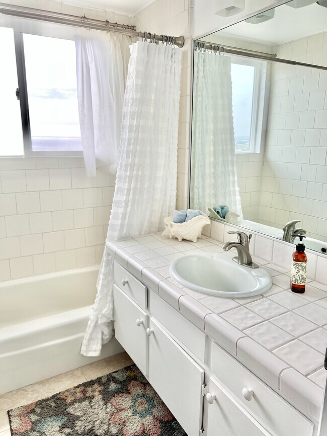 Building Photo - 6232 Tapia Dr