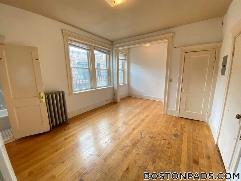 Building Photo - 46 Westland Ave