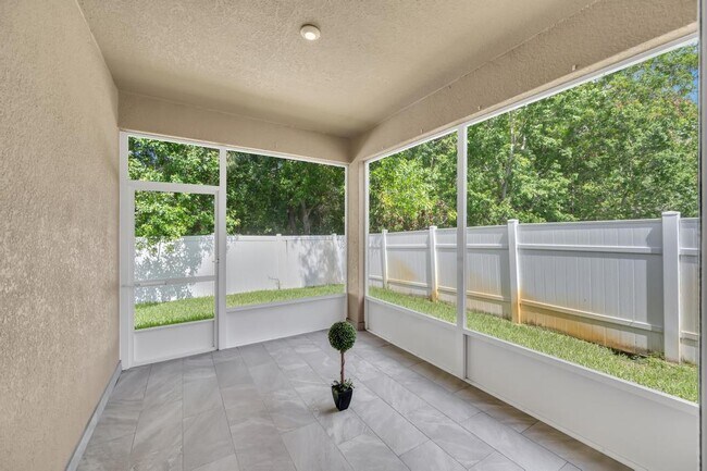 Building Photo - 5335 NW Wisk Fern Cir