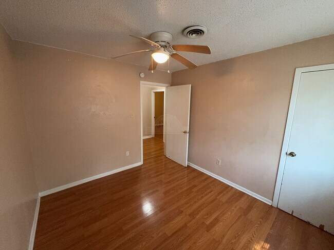 Building Photo - 608 S 19th St