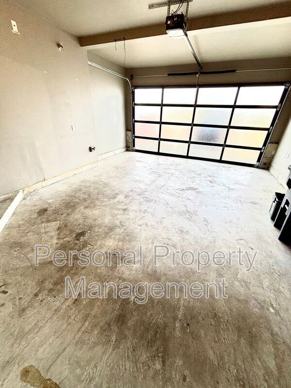 Building Photo - 12205 NE 115th St