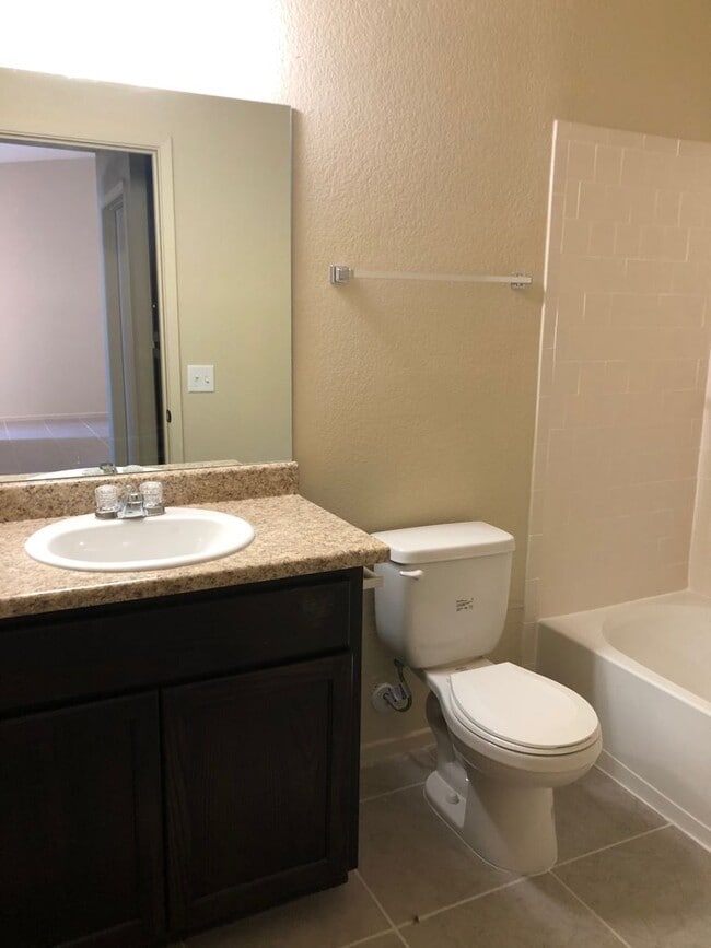 Building Photo - 3 bedroom Townhome in Desert Sky!