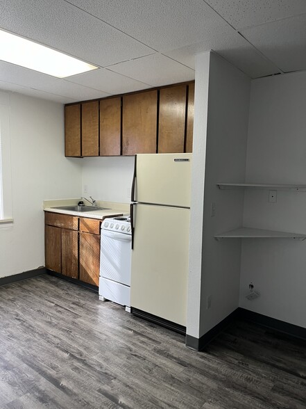Primary Photo - Rennwood Court Apartments