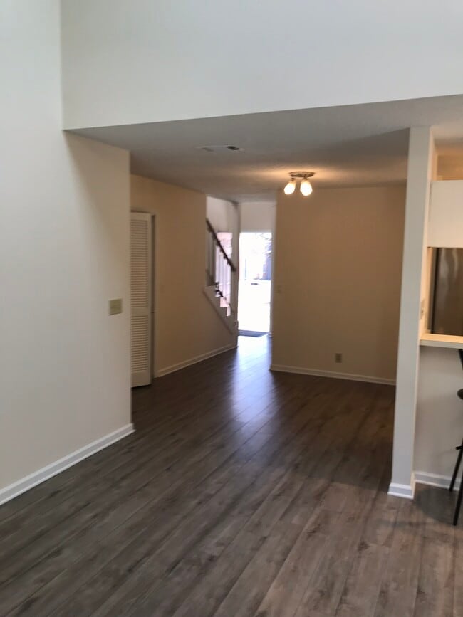 Building Photo - 324 Yorkshire Cir