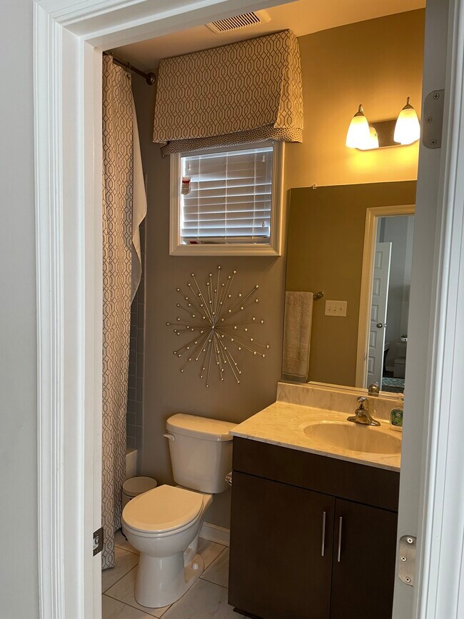 Building Photo - 2 Capital Trail Row