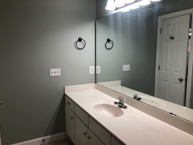 Building Photo - 4323 Lotus Ct