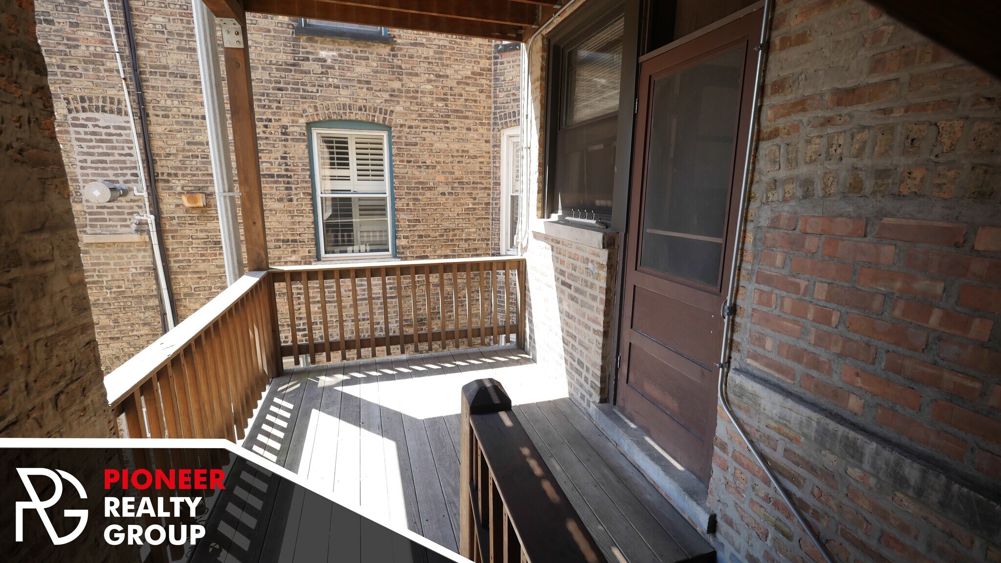 Building Photo - 1129 W Oakdale Ave