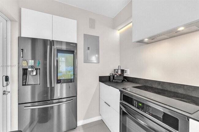 Building Photo - 1130 Venetian Way