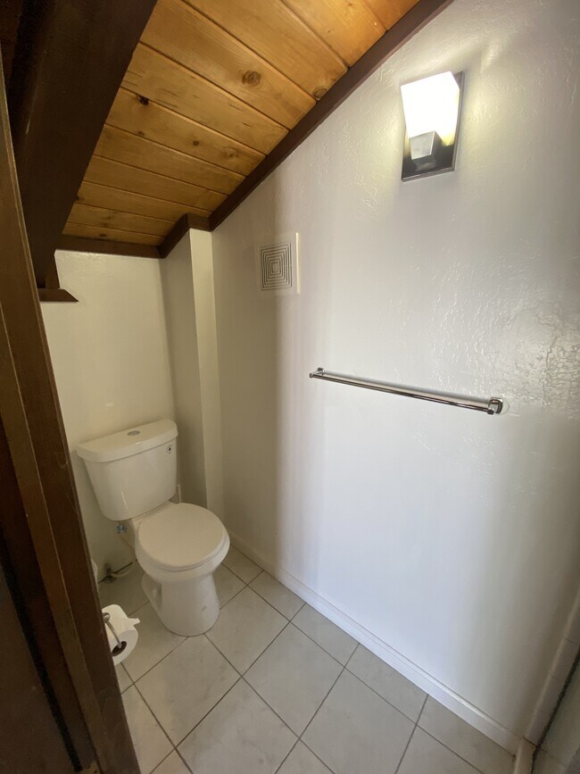 Building Photo - 155 Kahle Dr