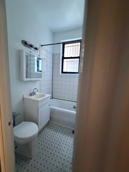 Building Photo - 4827 N Damen Ave