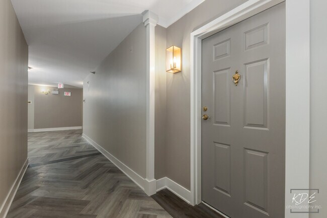 Building Photo - 511 Aurora Ave