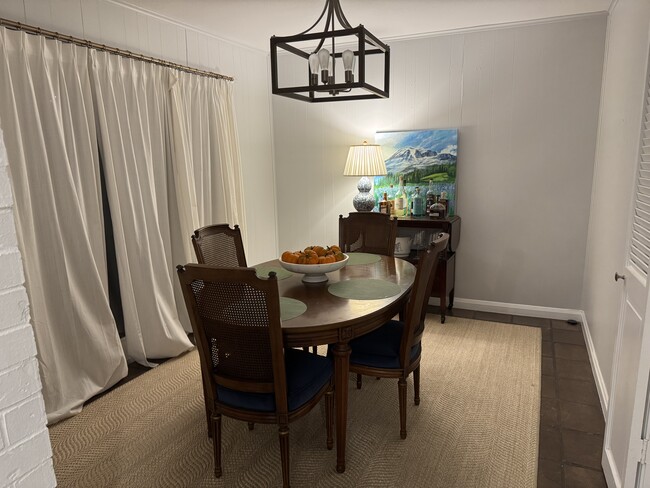 Building Photo - 2912 Windsor Rd