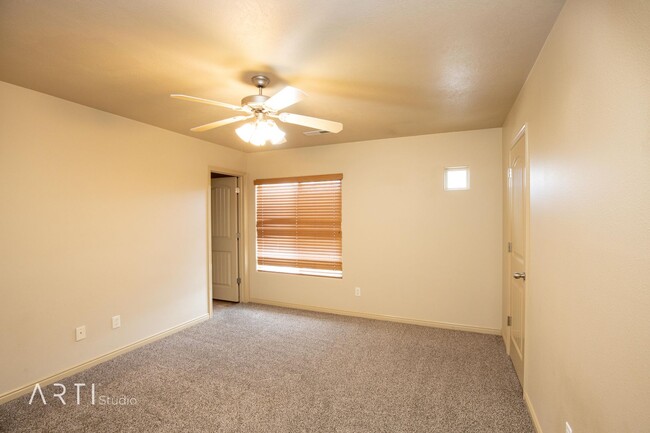 Building Photo - Move in Special 3 Bedroom 2.5 Bathroom In ...