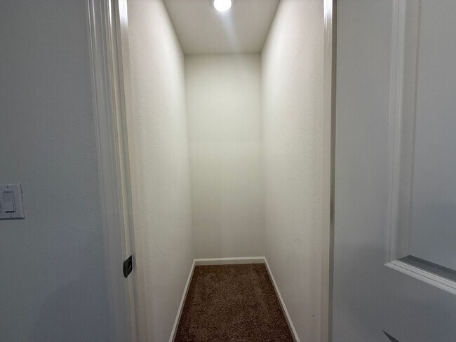 Building Photo - 5531 W Flint Way
