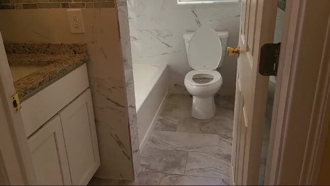 Building Photo - 518 New York Ave