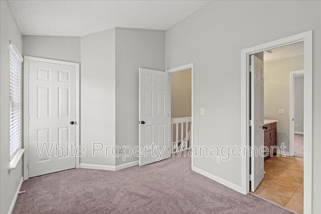 Building Photo - 8289 Golf Ridge Dr