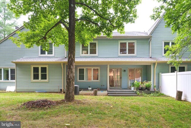 Building Photo - 211 Ross Stevenson Cir