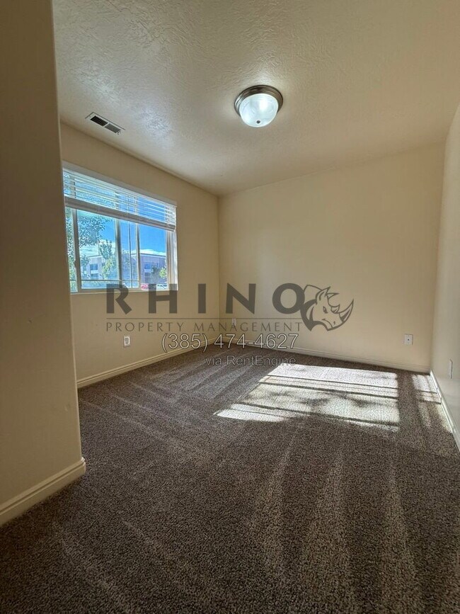 Building Photo - 6941 Village River Ln